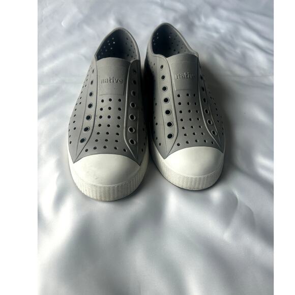 Native Jefferson Water Shoes Big Boys/Girls J5 - Picture 2 of 9